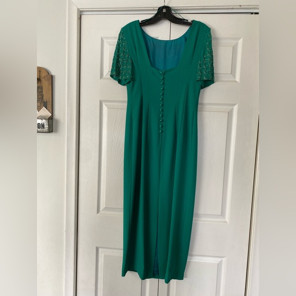 Beautiful green Christmas dress - Picture 6 of 8
